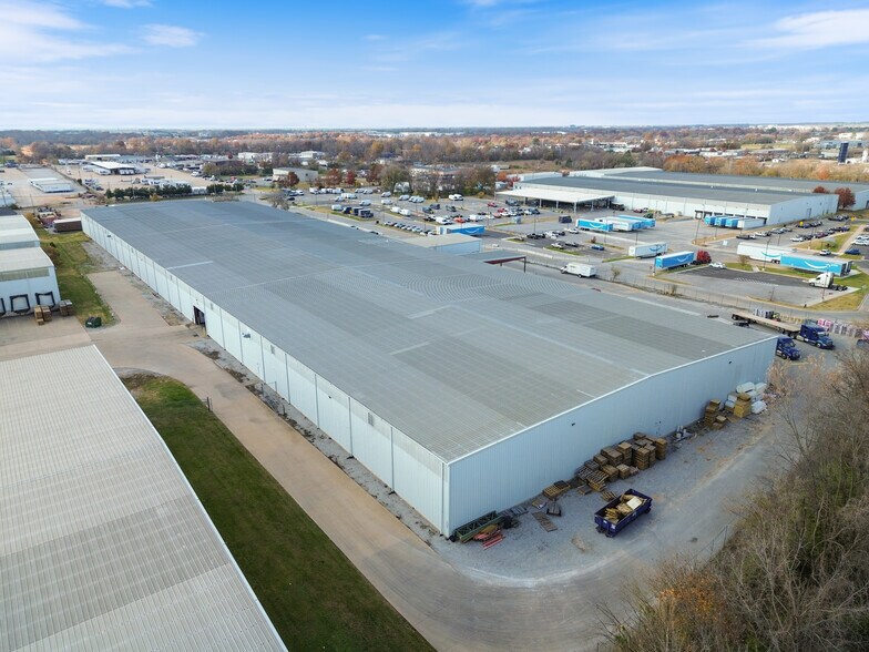 419 S Lincoln St, Lowell, AR à louer - Photo du bâtiment - Image 2 de 6