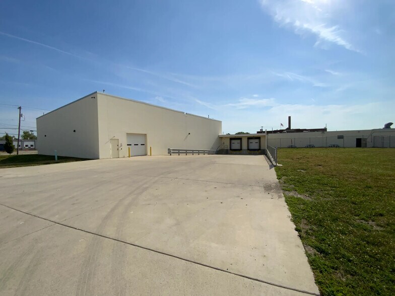 211 Sylvania Ave, Toledo, OH à louer - Photo principale - Image 2 de 12