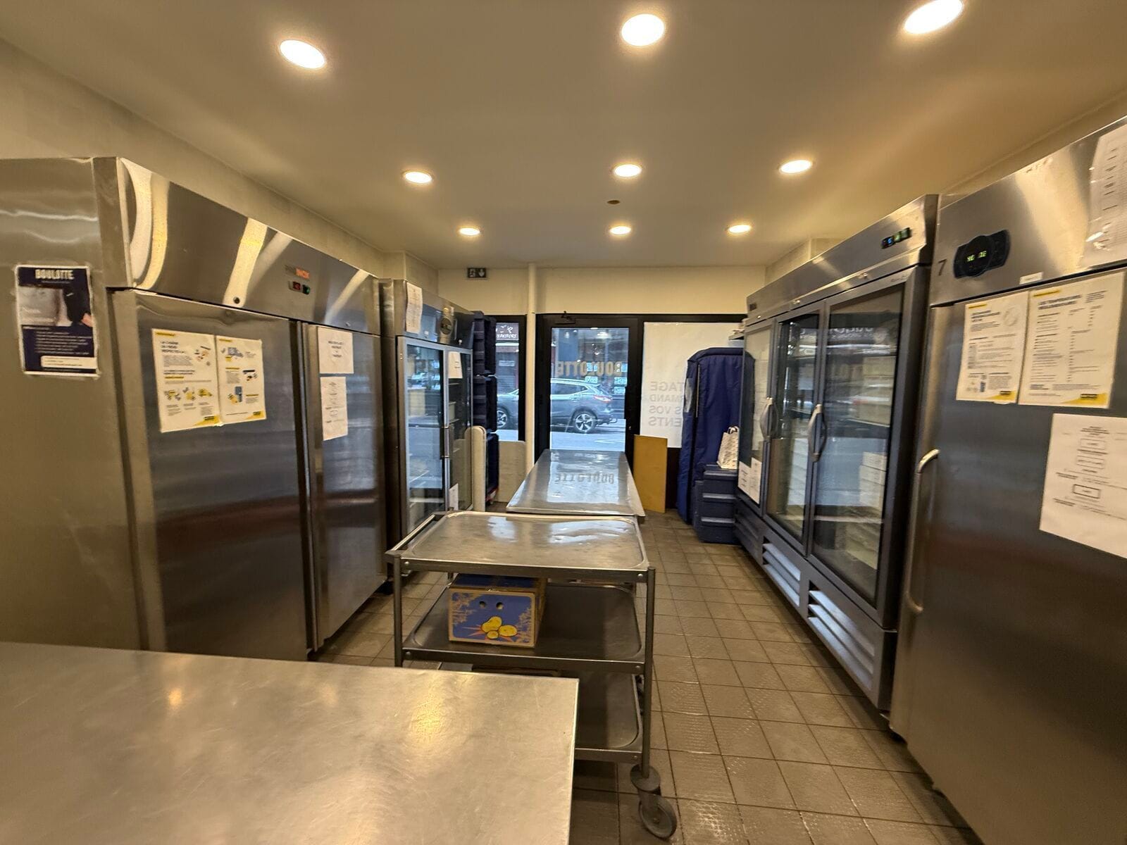 Retail in Paris for lease Building Photo- Image 1 of 6