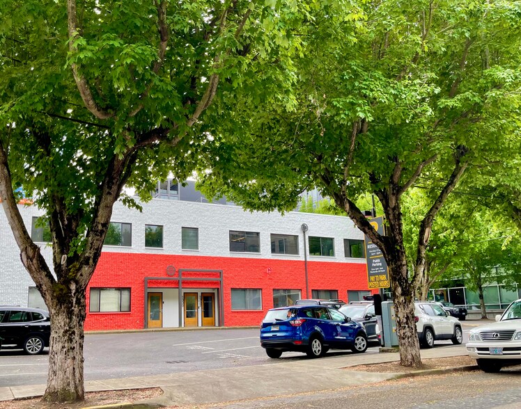 1328-1332 NW Kearney St, Portland, OR for lease - Building Photo - Image 2 of 15