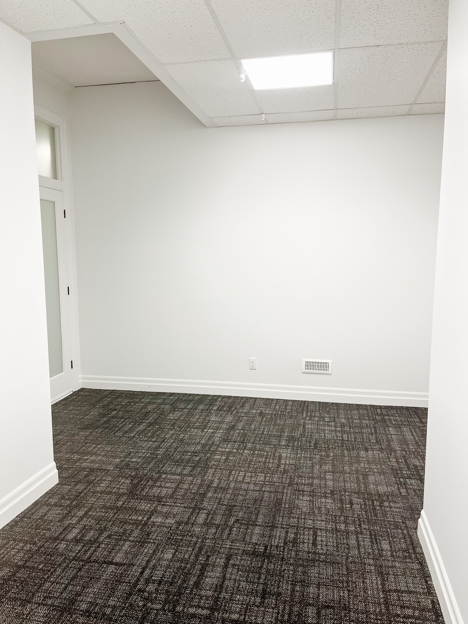 1124 Gainsborough Rd, London, ON for lease Interior Photo- Image 1 of 7