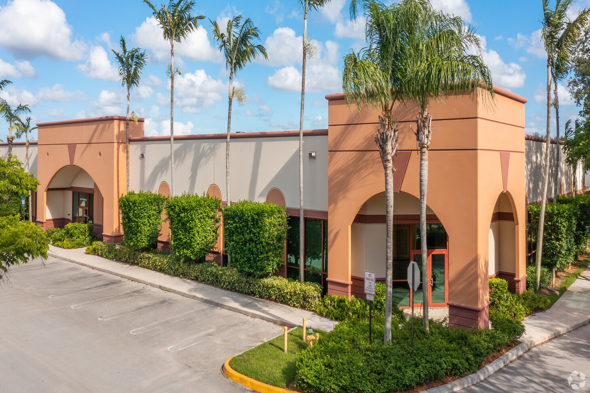 3001-3045 N Commerce Pky, Miramar, FL à louer Photo du bâtiment- Image 1 de 8