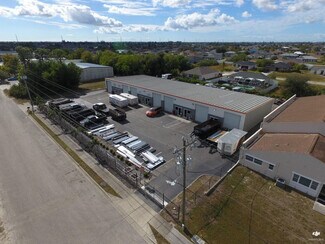 Plus de détails pour 2528 Andalusia Blvd, Cape Coral, FL - Flex à vendre