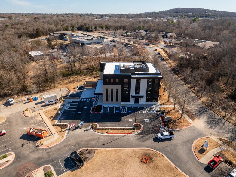 3334 N Mana Way, Fayetteville, AR à louer - Photo du bâtiment - Image 3 de 5