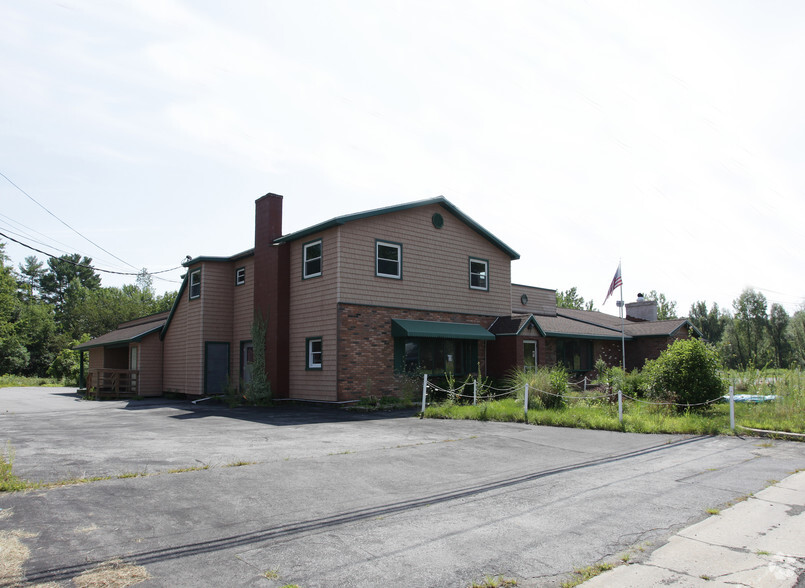 3246 S Broadway, Saratoga Springs, NY à vendre - Photo du bâtiment - Image 1 de 1