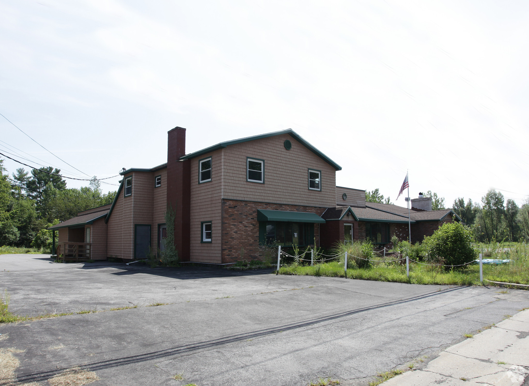 3246 S Broadway, Saratoga Springs, NY à vendre Photo du bâtiment- Image 1 de 1