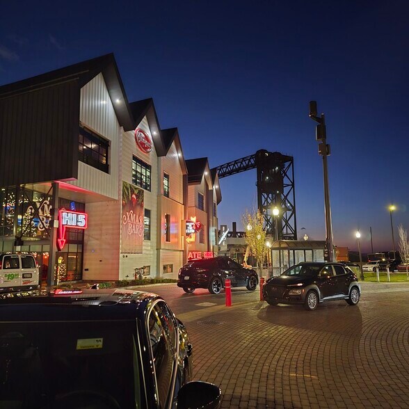 1048-1052 Old River Rd, Cleveland, OH à louer - Photo du bâtiment - Image 2 de 3