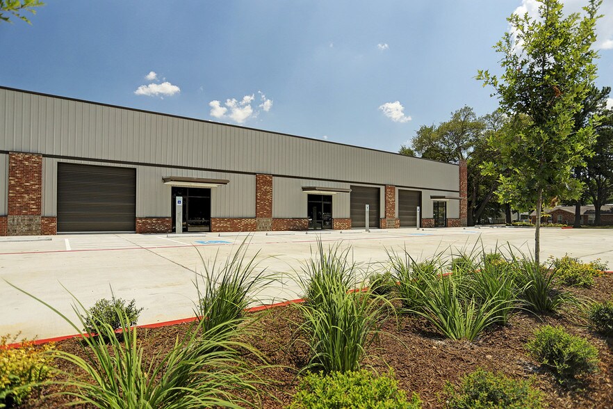 18300 Strack Dr, Spring, TX à louer - Photo du bâtiment - Image 2 de 4