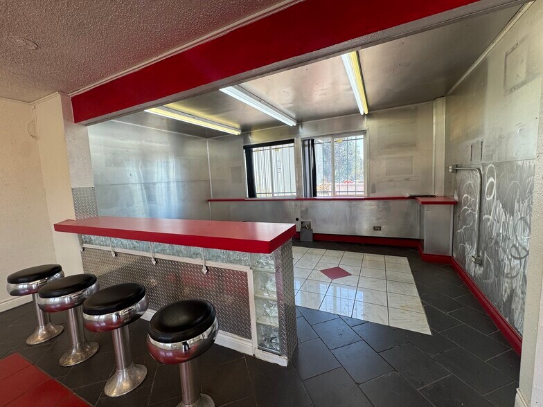 2297 W Dartmouth Ave, Englewood, CO à louer - Photo du bâtiment - Image 3 de 9