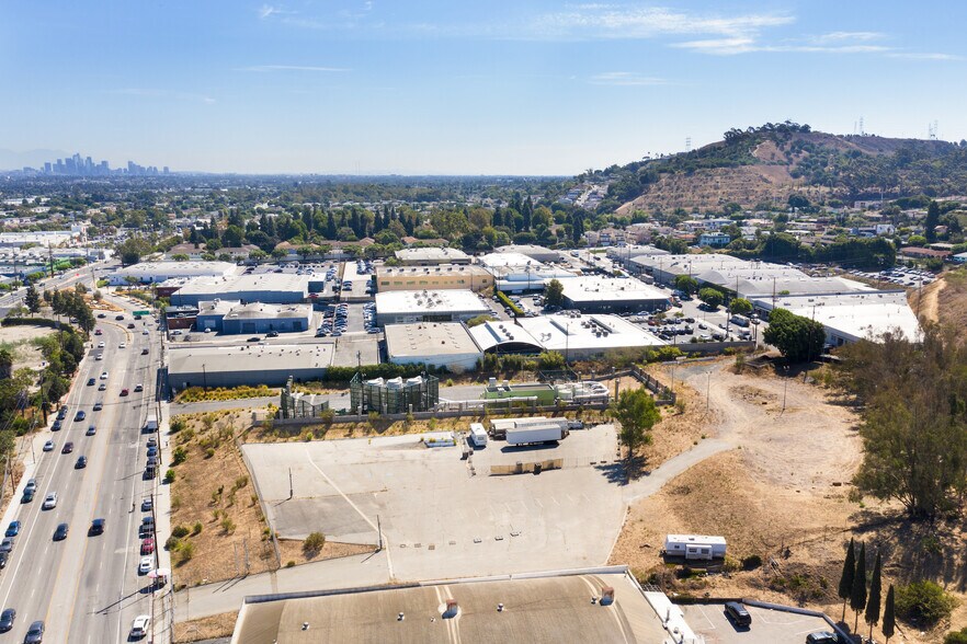 6000 W Jefferson Blvd, Los Angeles, CA à louer - Photo du bâtiment - Image 2 de 13