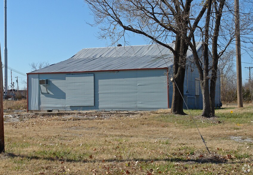 702 W Broadway St, Collinsville, OK à vendre - Photo du bâtiment - Image 2 de 2