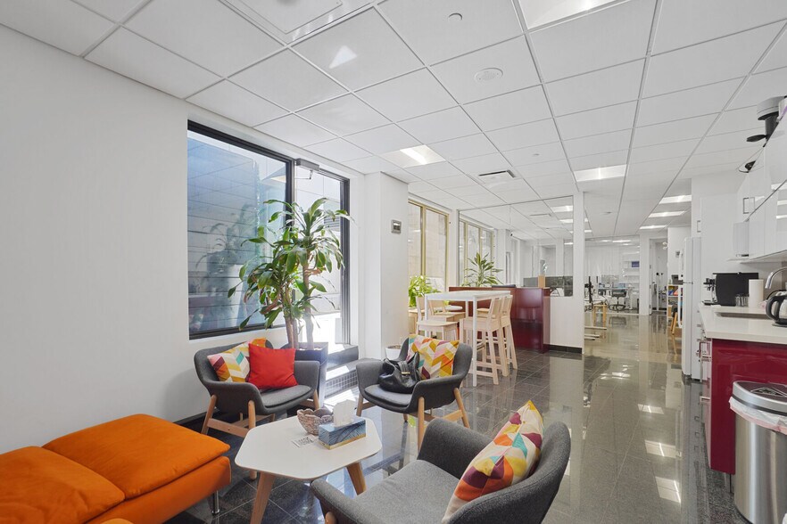 614 Rue Saint-Jacques, Montréal, QC à louer - Photo du bâtiment - Image 3 de 16