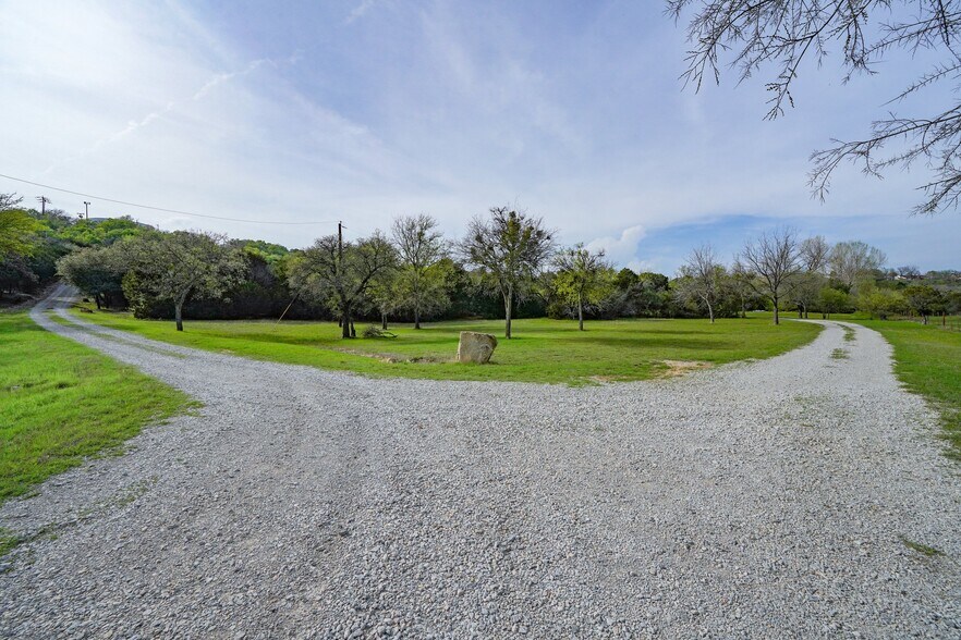 1111 Brazos Dr, Mineral Wells, TX à vendre - Photo du bâtiment - Image 3 de 12