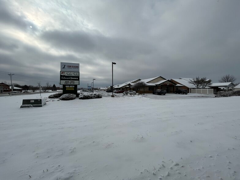 10610-10624 Randolph St, Crown Point, IN for lease - Building Photo - Image 3 of 6