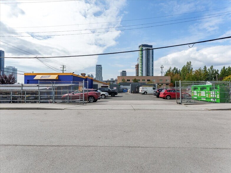 13845 104th Ave, Surrey, BC à vendre - Photo du bâtiment - Image 2 de 4