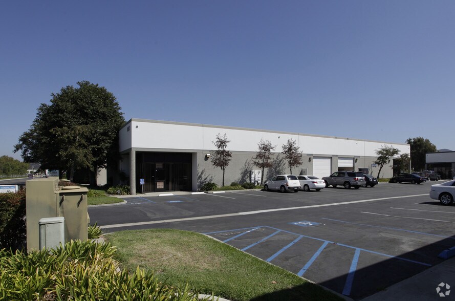1205 Linda Vista Dr, San Marcos, CA à louer - Photo du bâtiment - Image 2 de 14