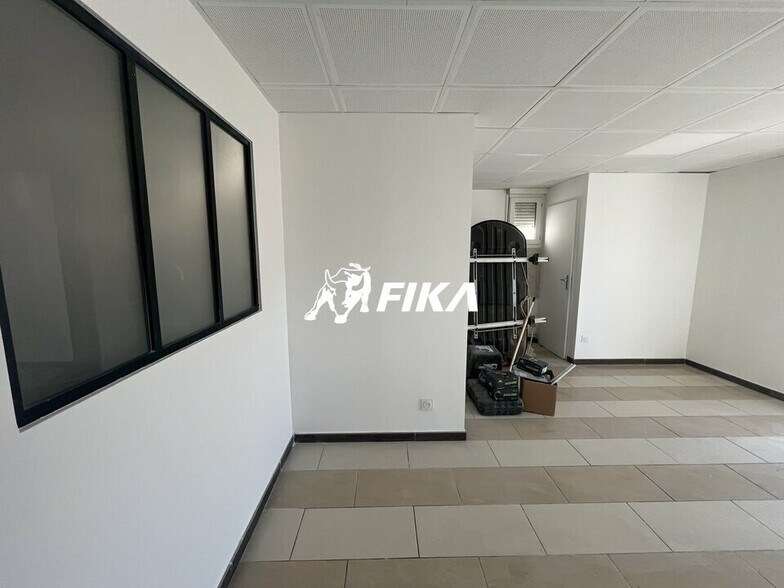 Flex in Colomiers for lease - Interior Photo - Image 2 of 5