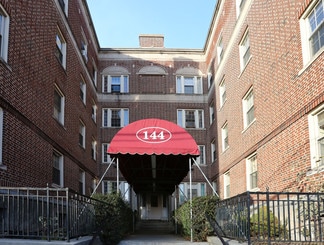 More details for 144 Grove St, Waterbury, CT - Multifamily for Sale