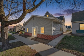Plus de détails pour 533 S Main St, West Bend, WI - Bureau à vendre