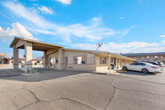 More details for 2224 N White Sands Blvd, Alamogordo, NM - Hospitality for Sale