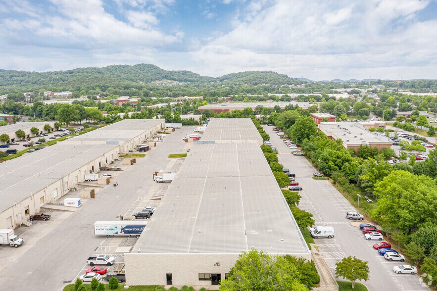 7104 Crossroads Blvd, Brentwood, TN for lease - Building Photo - Image 2 of 4