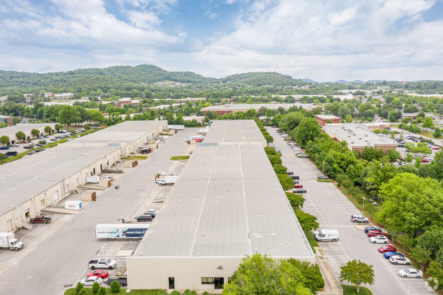 7104 Crossroads Blvd, Brentwood, TN à louer - Photo du bâtiment - Image 2 de 4