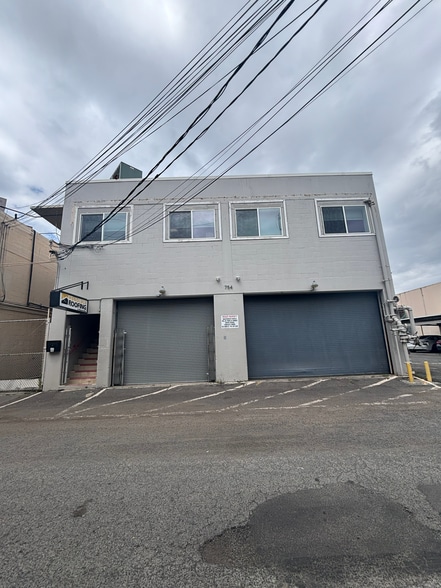754 Ilaniwai St, Honolulu, HI for lease - Building Photo - Image 2 of 2
