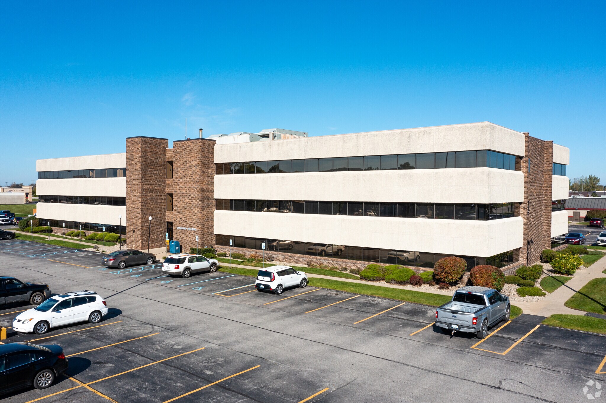 4901 Towne Centre Rd, Saginaw, MI à vendre Photo du bâtiment- Image 1 de 10