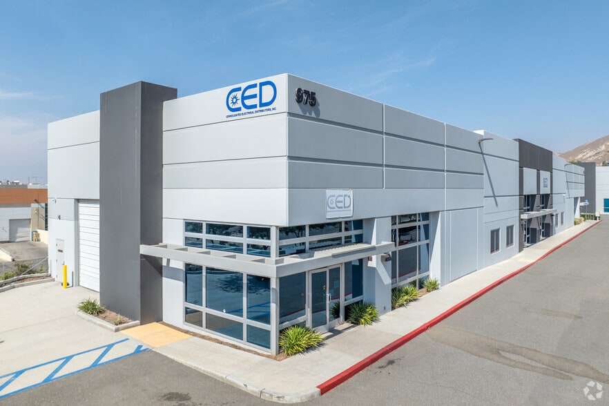 975 Marlborough Ave, Riverside, CA for lease - Primary Photo - Image 1 of 4
