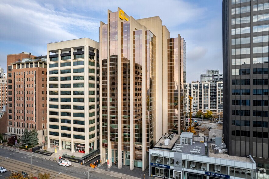 30 St Clair Ave W, Toronto, ON à louer - Photo du bâtiment - Image 1 de 8