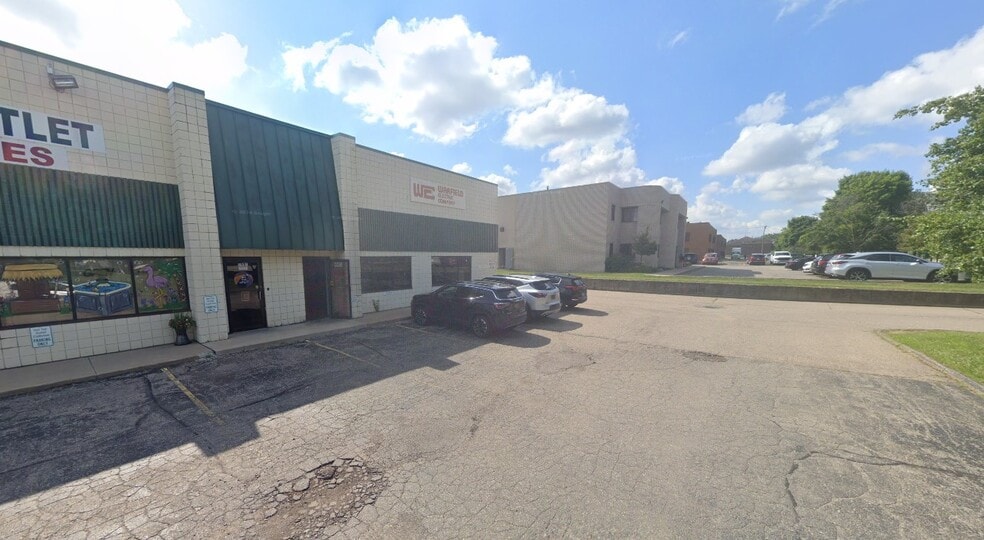 5920-5950 N Hix Rd, Westland, MI for lease - Primary Photo - Image 1 of 6