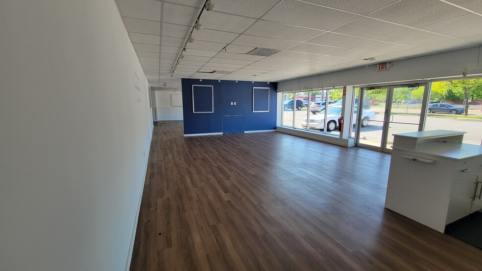 6010-6020 Mayfield Rd, Mayfield Heights, OH for lease - Building Photo - Image 2 of 9