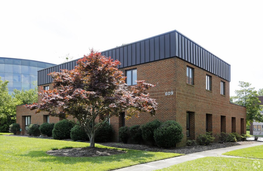 609 Lynnhaven Pky, Virginia Beach, VA à louer - Photo du bâtiment - Image 2 de 4