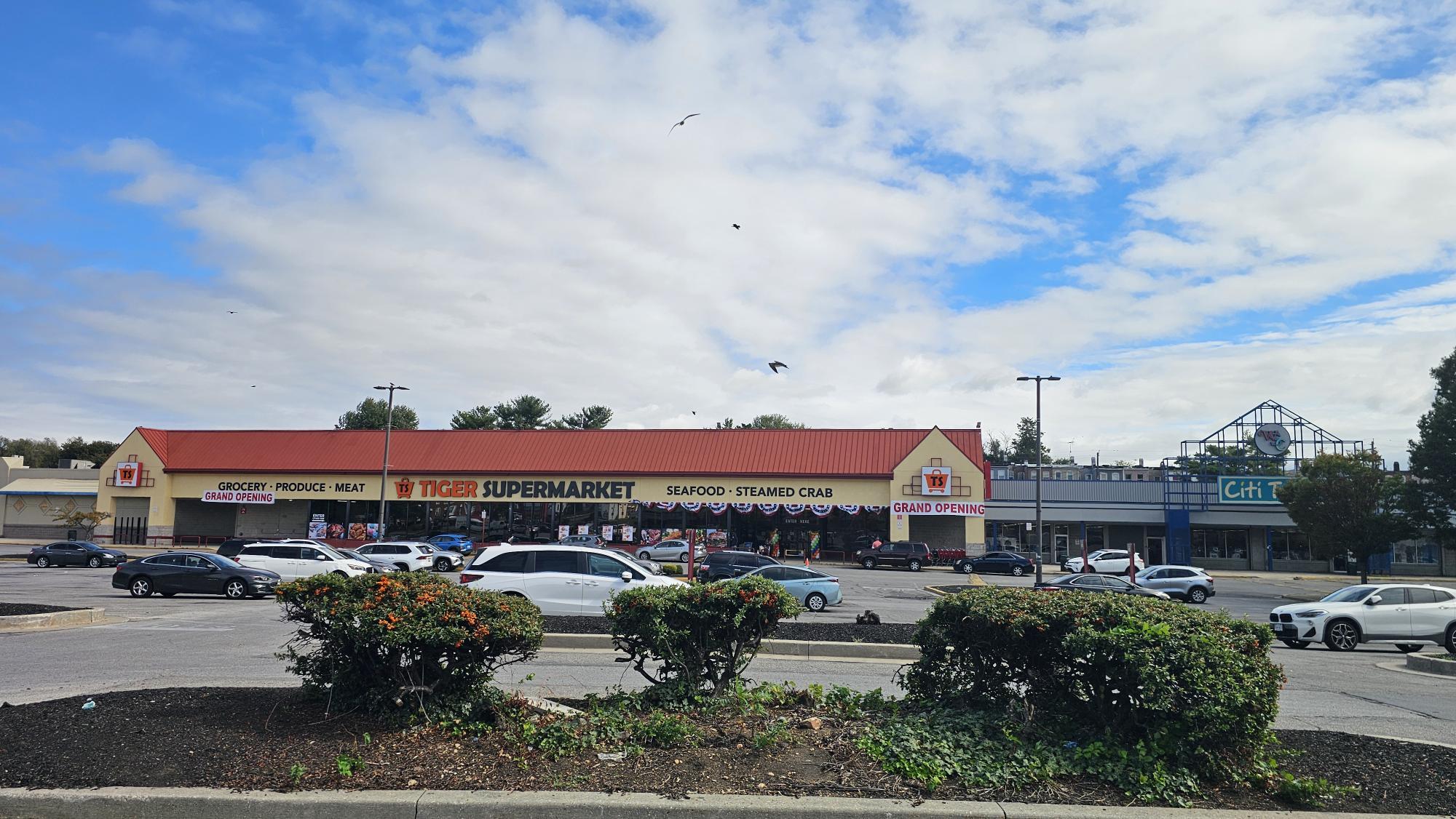 2401-2499 Frederick Ave, Baltimore, MD à louer Photo du bâtiment- Image 1 de 2
