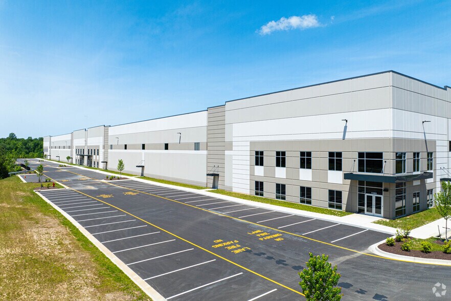 11111 Washington Hwy, Glen Allen, VA à louer - Photo du bâtiment - Image 1 de 8