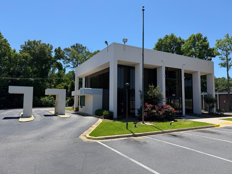 2930 Riverside Dr, Macon-Bibb, GA à vendre - Photo du bâtiment - Image 1 de 9