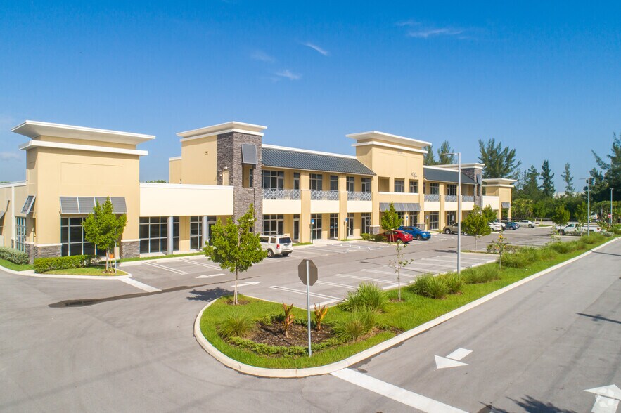 13750 NW 107th Ave, Hialeah Gardens, FL à vendre - Photo du bâtiment - Image 3 de 7