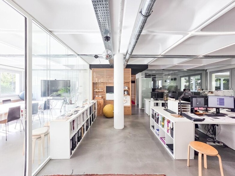 Office in Rennes for lease - Interior Photo - Image 3 of 6