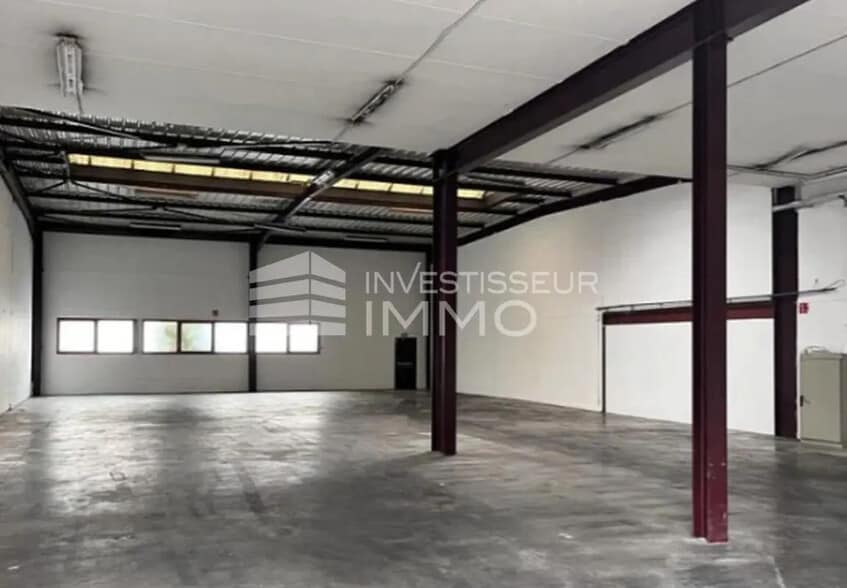 Flex in Le Blanc-Mesnil for lease - Interior Photo - Image 1 of 4