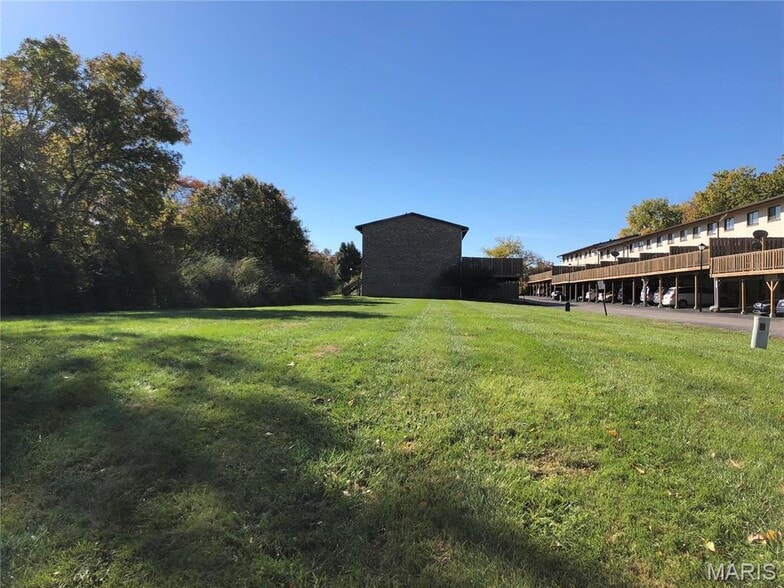 290 Carmel Woods Dr, Ellisville, MO for sale - Building Photo - Image 2 of 2