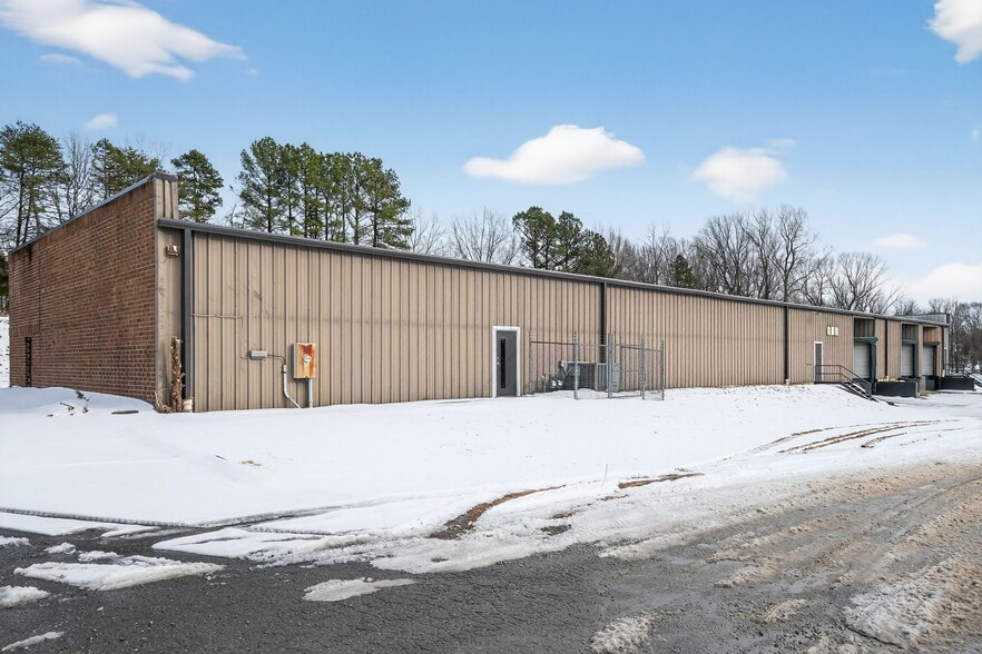 1101 Roberts Ln, High Point, NC à louer - Photo du bâtiment - Image 3 de 12