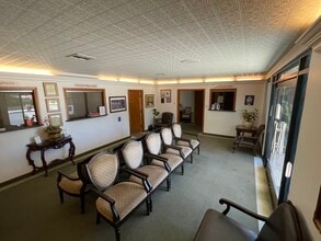 2121 W Magnolia Blvd, Burbank, CA for lease Interior Photo- Image 2 of 6