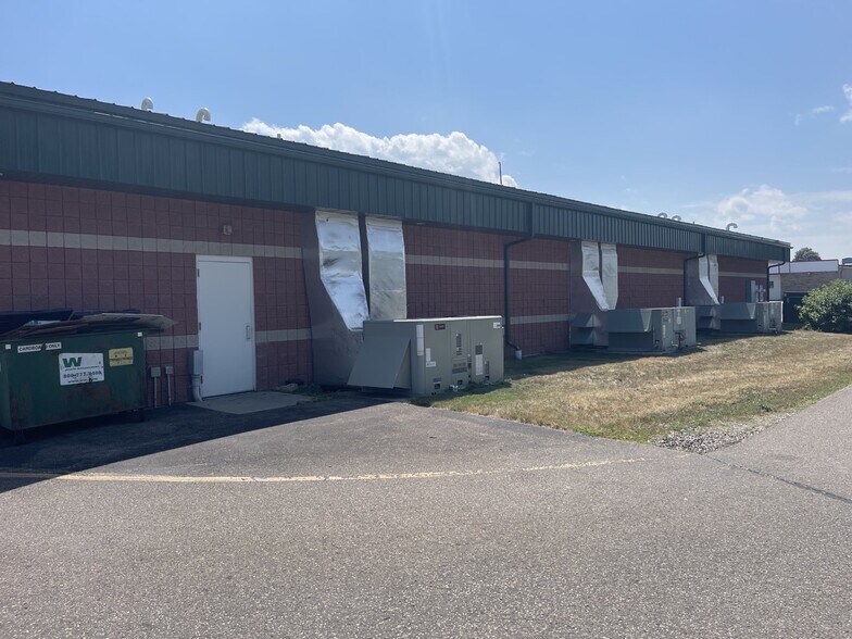 1101-1107 E College Dr, Marshall, MN à louer - Photo du bâtiment - Image 3 de 4