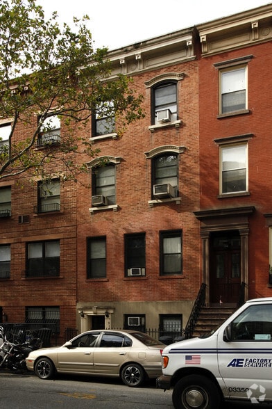 214 E 32nd St, New York, NY for sale - Primary Photo - Image 1 of 1