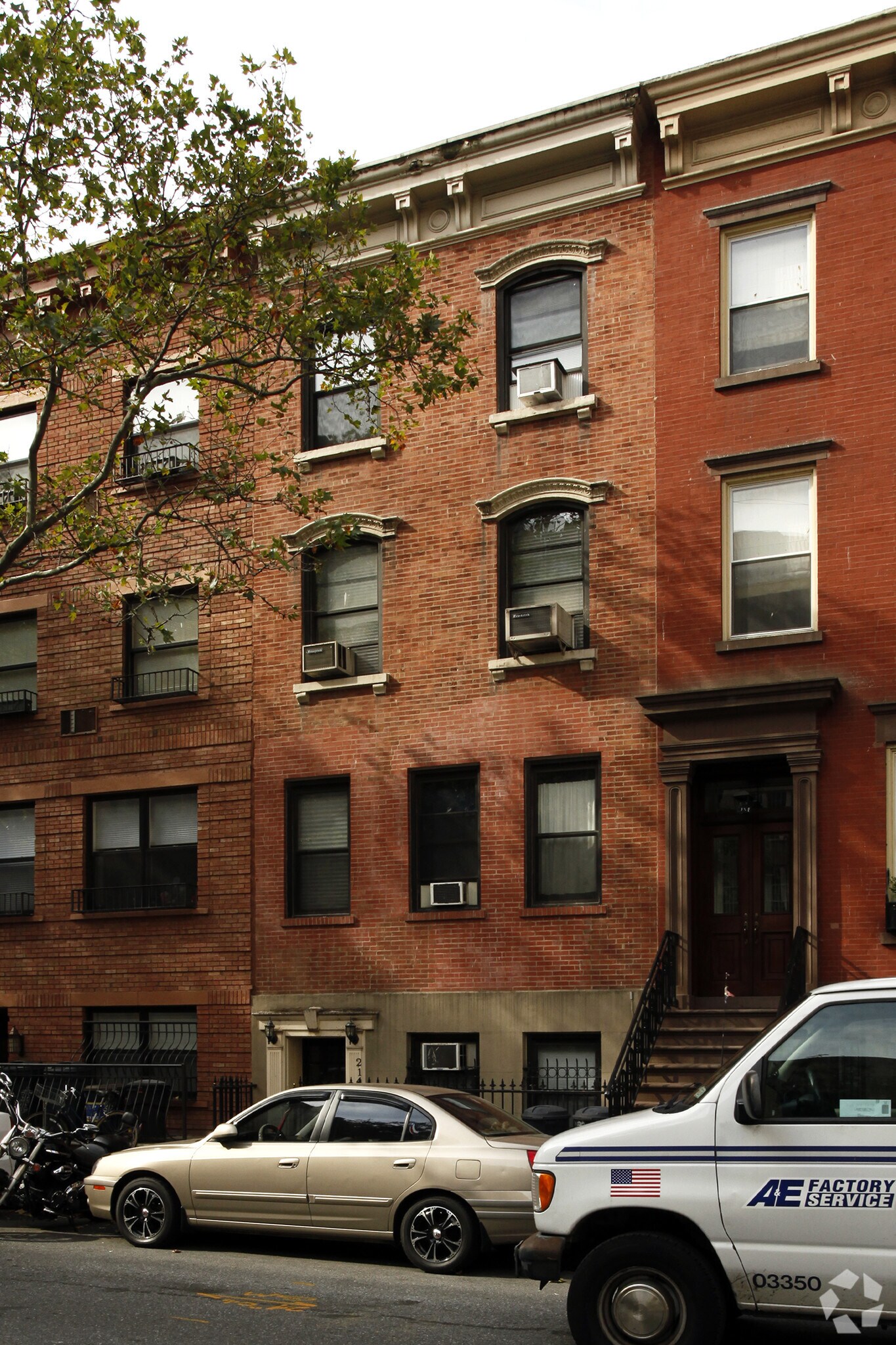 214 E 32nd St, New York, NY for sale Primary Photo- Image 1 of 1