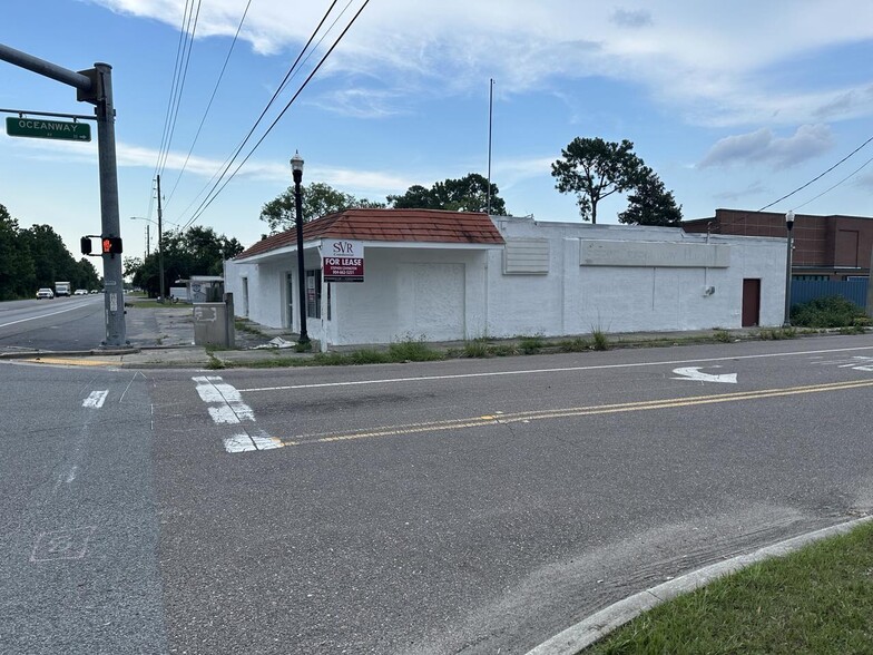 12707 N Main St, Jacksonville, FL for lease - Building Photo - Image 1 of 33