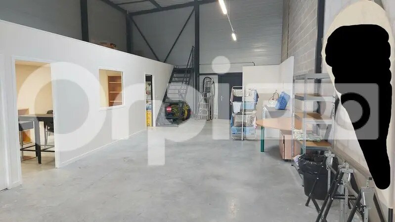 Flex in Gleizé for lease - Interior Photo - Image 3 of 3
