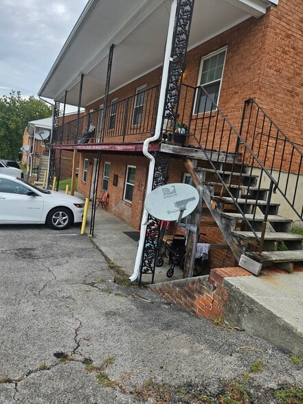 829 Westside Blvd NW, Roanoke, VA à vendre - Photo du bâtiment - Image 2 de 5
