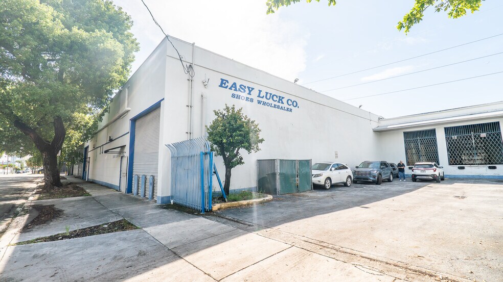 1730 NW 23rd St, Miami, FL à vendre - Photo du bâtiment - Image 2 de 24