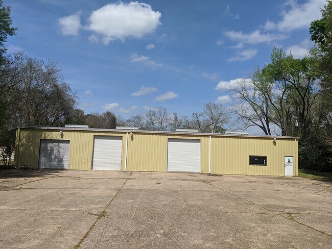 More details for 105 Hubert St, Cleveland, TX - Industrial for Lease